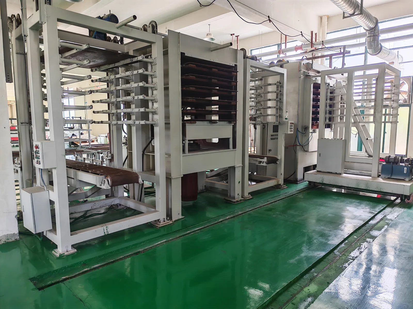 Industrial production equipment inside the Huian factory workshop