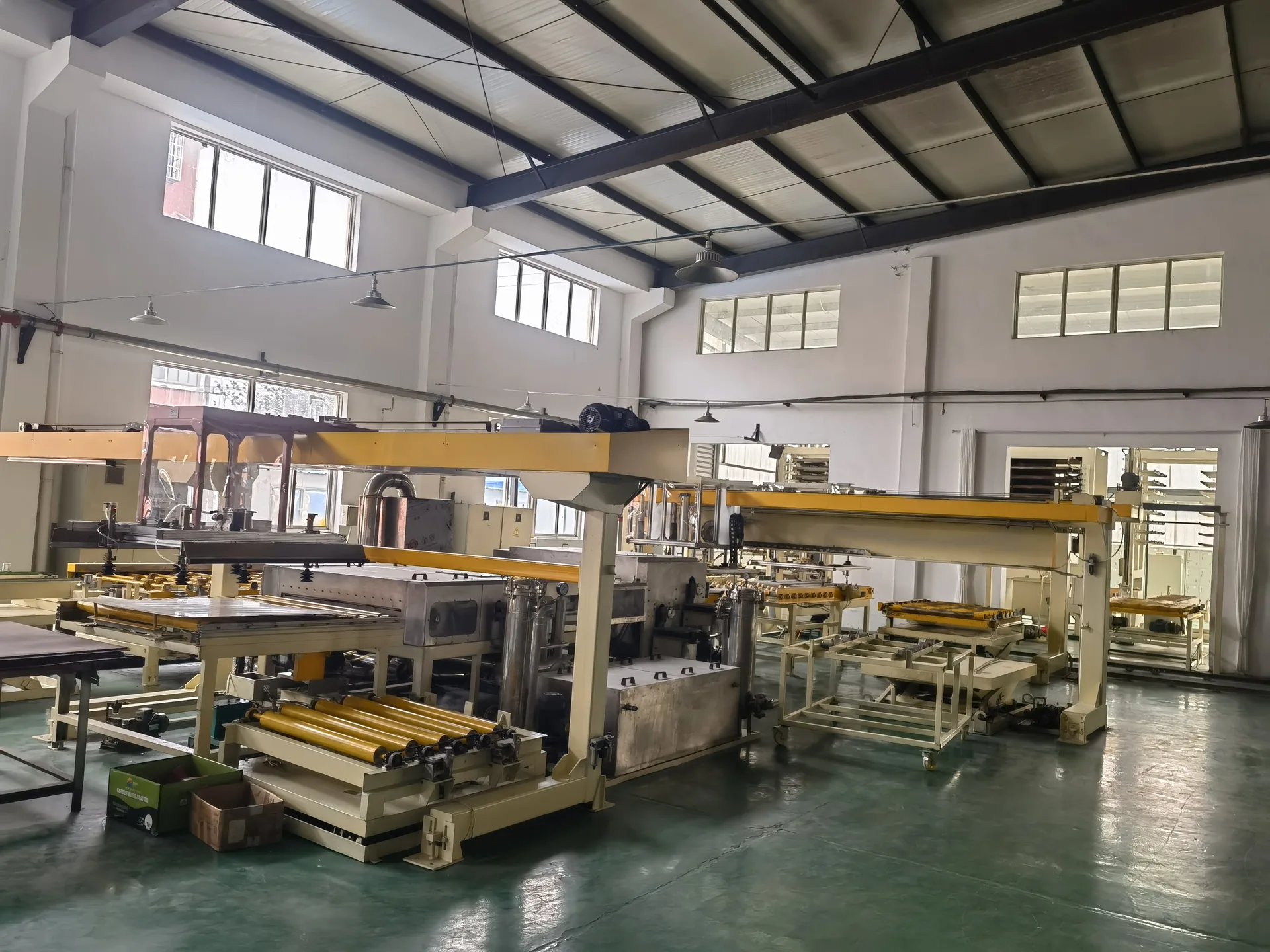Production equipment inside the Huian heating material workshop
